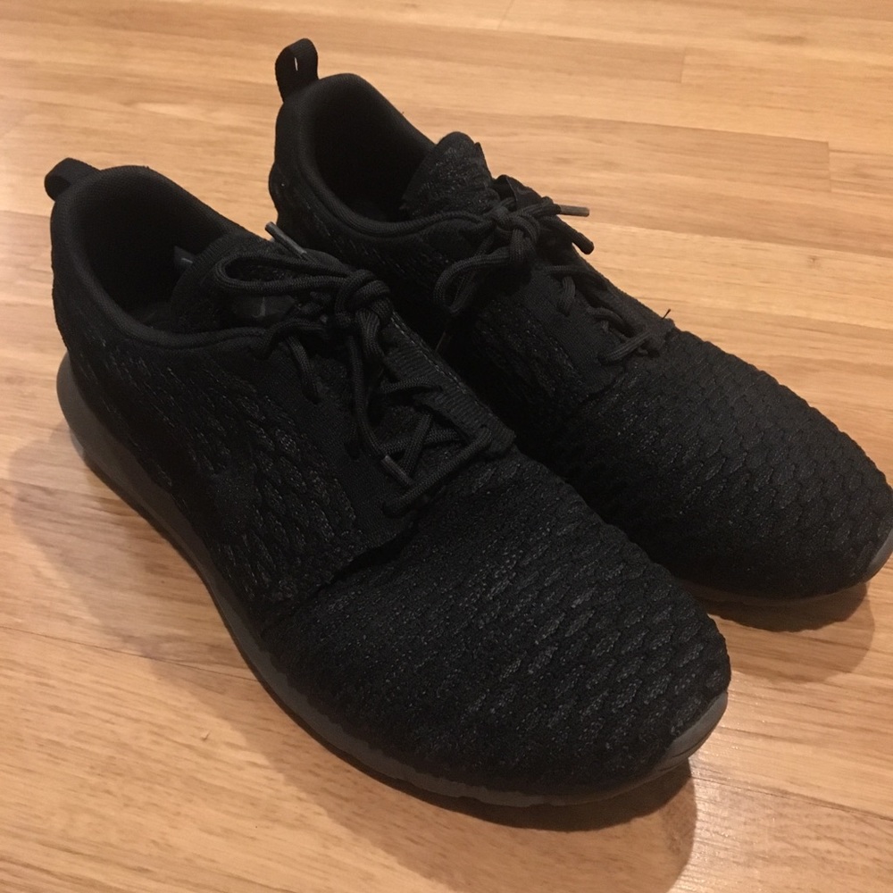 Nike Roshe Flyknit Mens 10.5 Black
